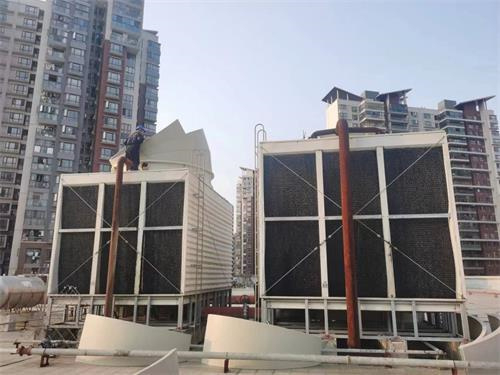 圓形冷卻塔為什么會(huì)出現(xiàn)白色霧水